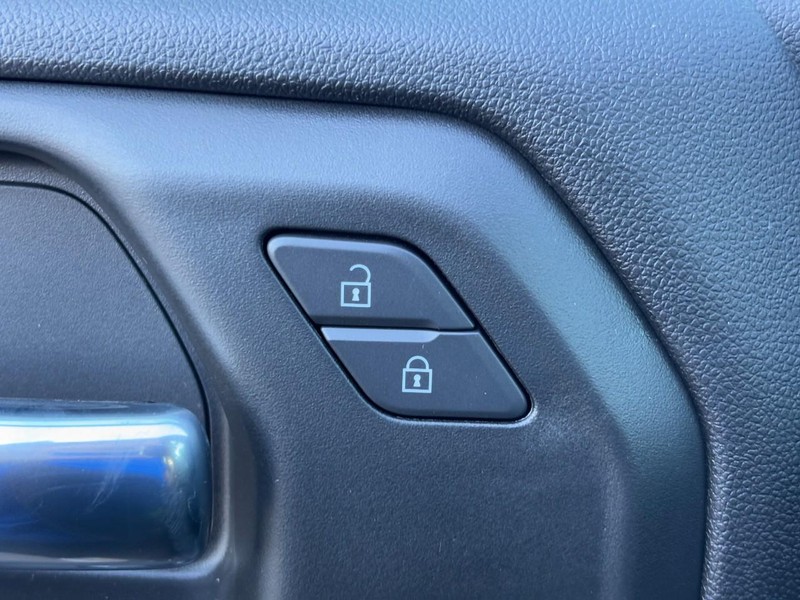 Chevrolet Silverado 1500 Vehicle Image 18