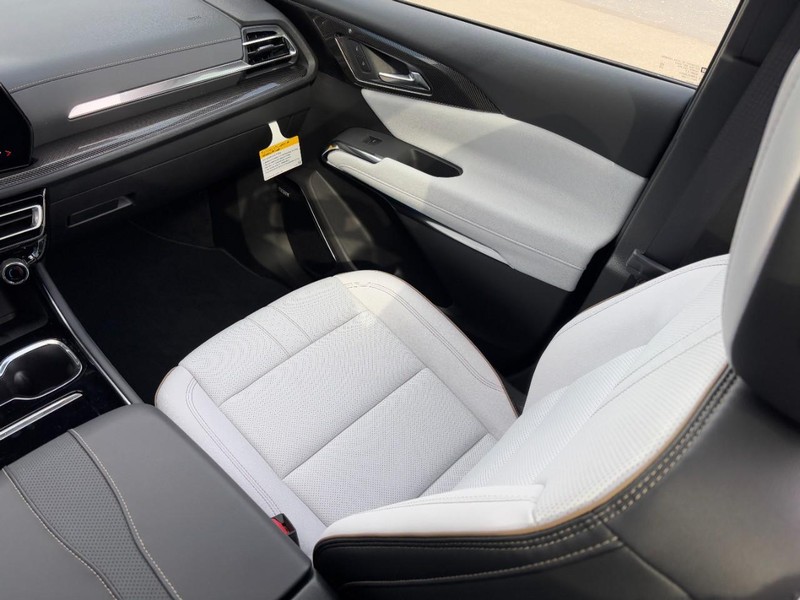 Chevrolet Traverse Vehicle Image 11