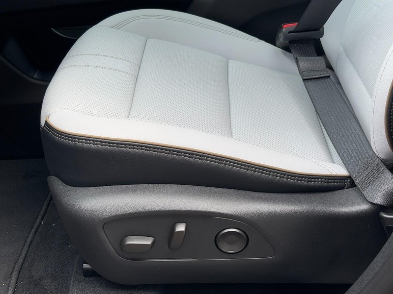 Chevrolet Traverse Vehicle Image 22