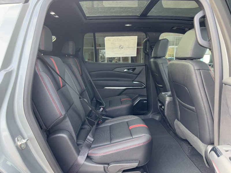 Chevrolet Traverse Vehicle Image 05