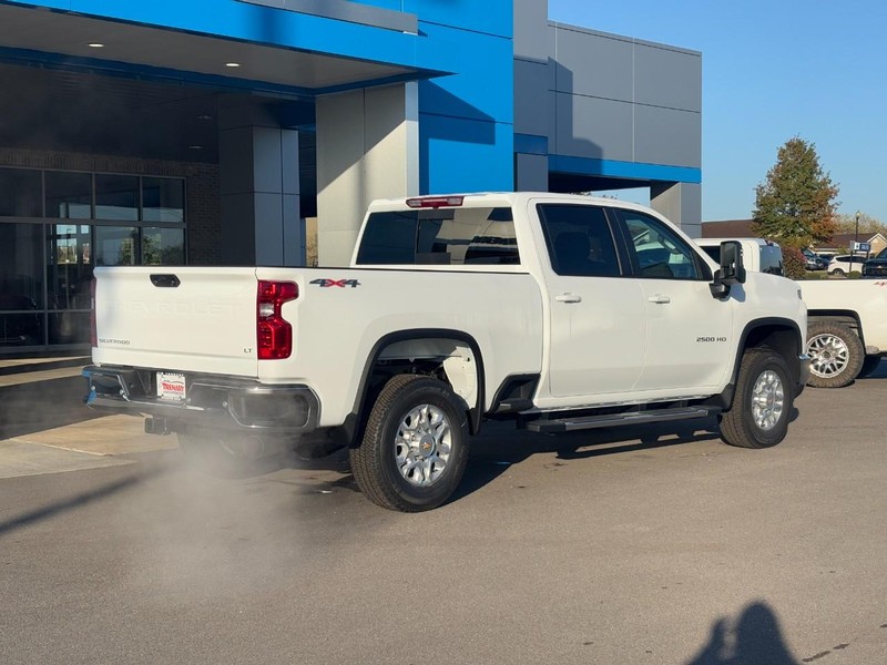 Chevrolet Silverado 2500HD Vehicle Image 03
