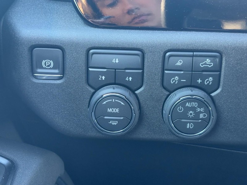 Chevrolet Silverado 2500HD Vehicle Image 11