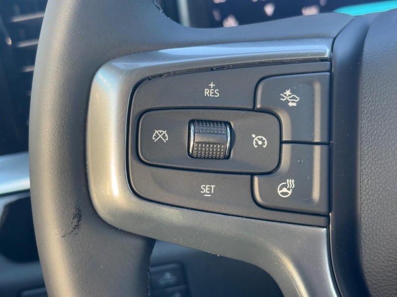 Chevrolet Silverado 2500HD Vehicle Image 12