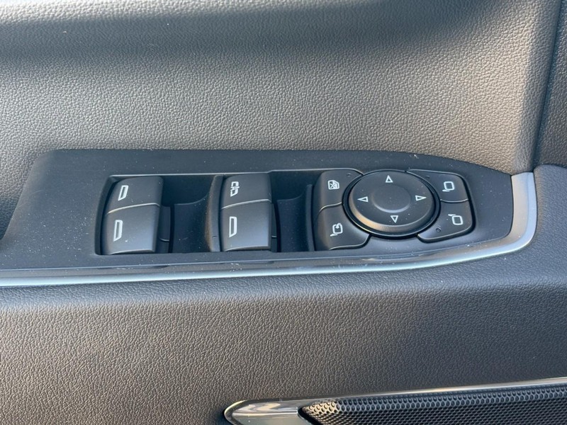 Chevrolet Silverado 2500HD Vehicle Image 17