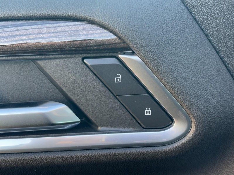 Chevrolet Silverado 2500HD Vehicle Image 18