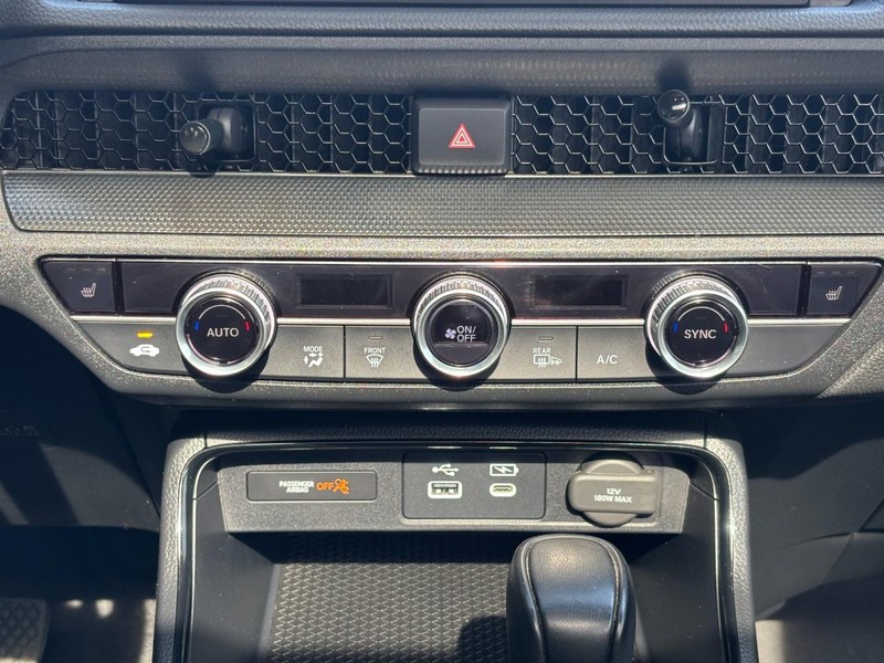 Honda CR-V Hybrid Vehicle Image 14