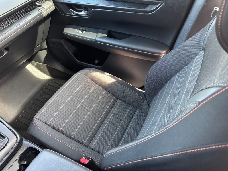 Honda CR-V Hybrid Vehicle Image 15