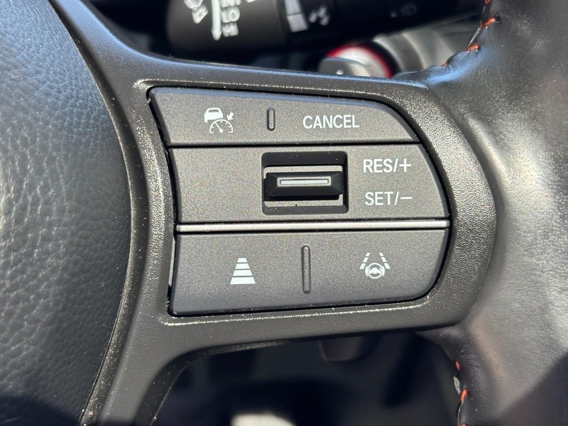 Honda CR-V Hybrid Vehicle Image 18