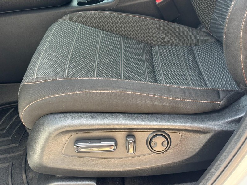 Honda CR-V Hybrid Vehicle Image 24