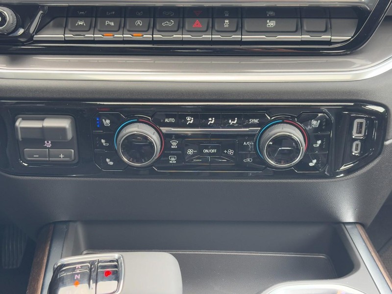 Chevrolet Silverado 1500 Vehicle Image 10