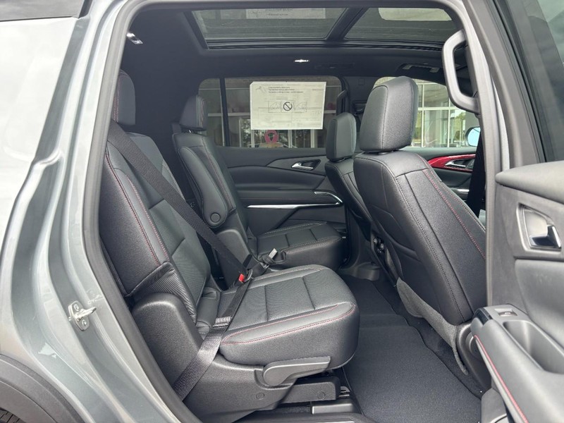 Chevrolet Traverse Vehicle Image 05