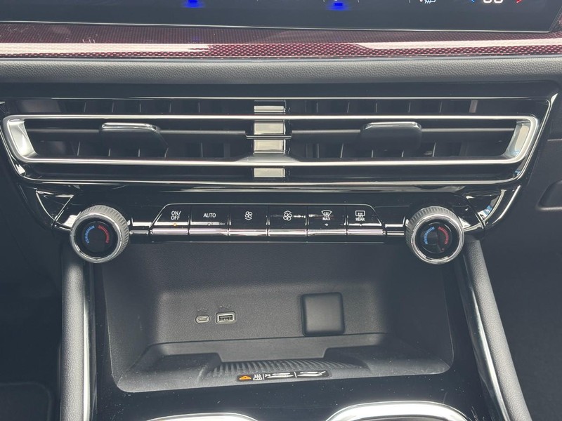 Chevrolet Traverse Vehicle Image 11