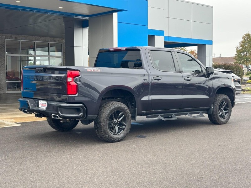 Chevrolet Silverado 1500 Vehicle Full-screen Gallery Image 03