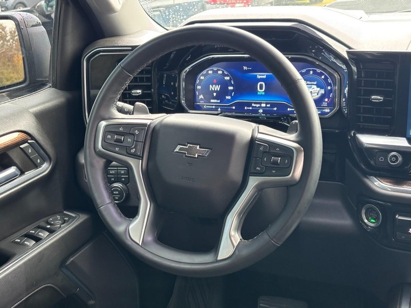 Chevrolet Silverado 1500 Vehicle Full-screen Gallery Image 12