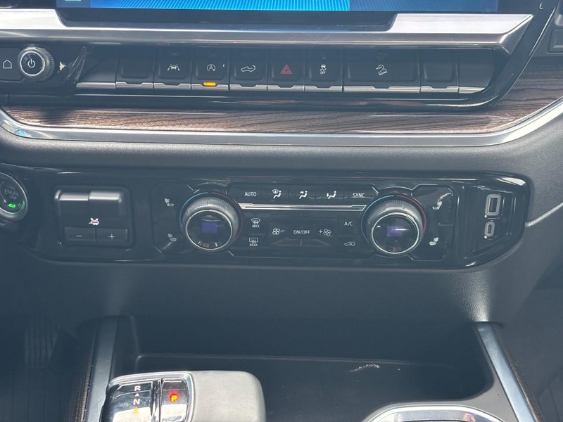 Chevrolet Silverado 1500 Vehicle Full-screen Gallery Image 14