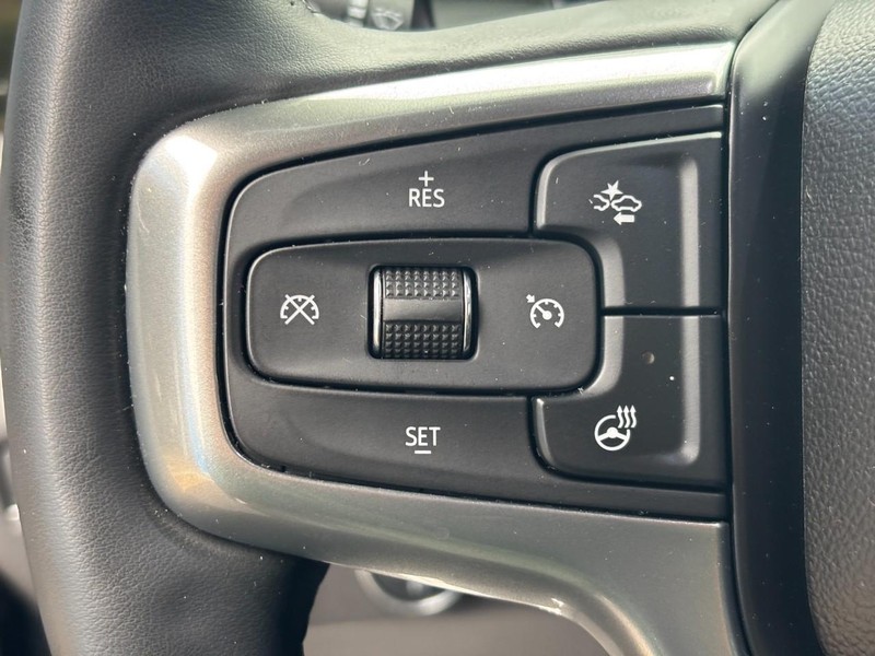 Chevrolet Silverado 1500 Vehicle Full-screen Gallery Image 17