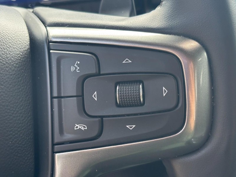 Chevrolet Silverado 1500 Vehicle Full-screen Gallery Image 18