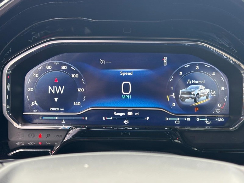 Chevrolet Silverado 1500 Vehicle Full-screen Gallery Image 19