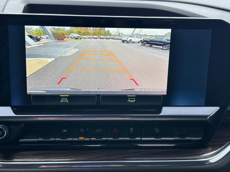 Chevrolet Silverado 1500 Vehicle Full-screen Gallery Image 21