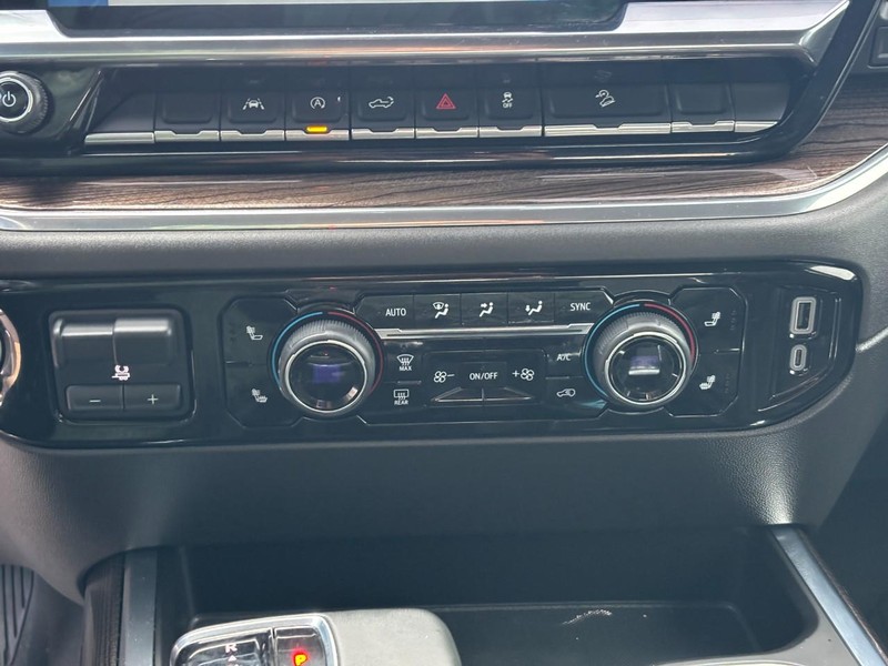 Chevrolet Silverado 1500 Vehicle Full-screen Gallery Image 23