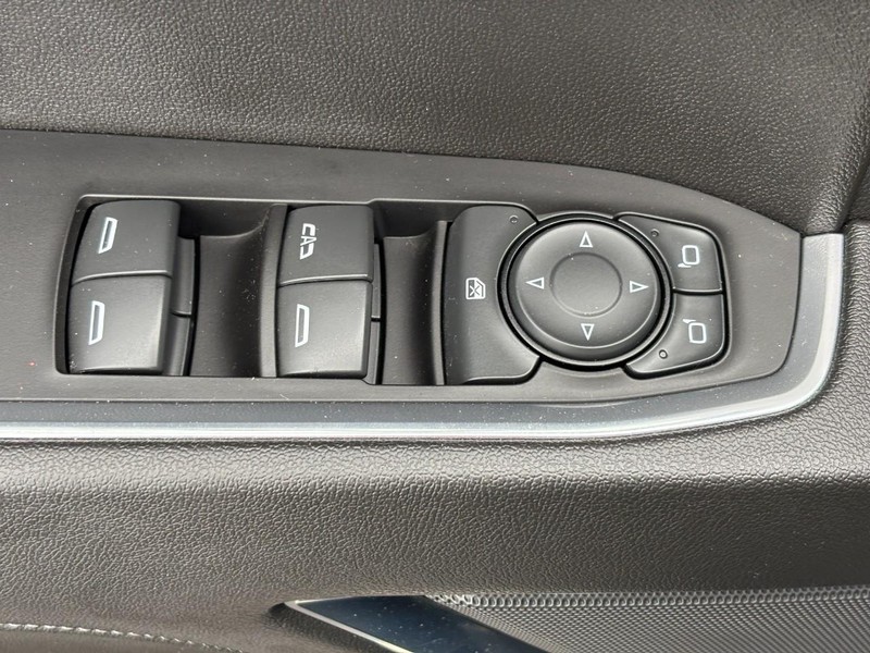 Chevrolet Silverado 1500 Vehicle Full-screen Gallery Image 24