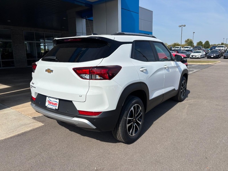 Chevrolet TrailBlazer Vehicle Image 03