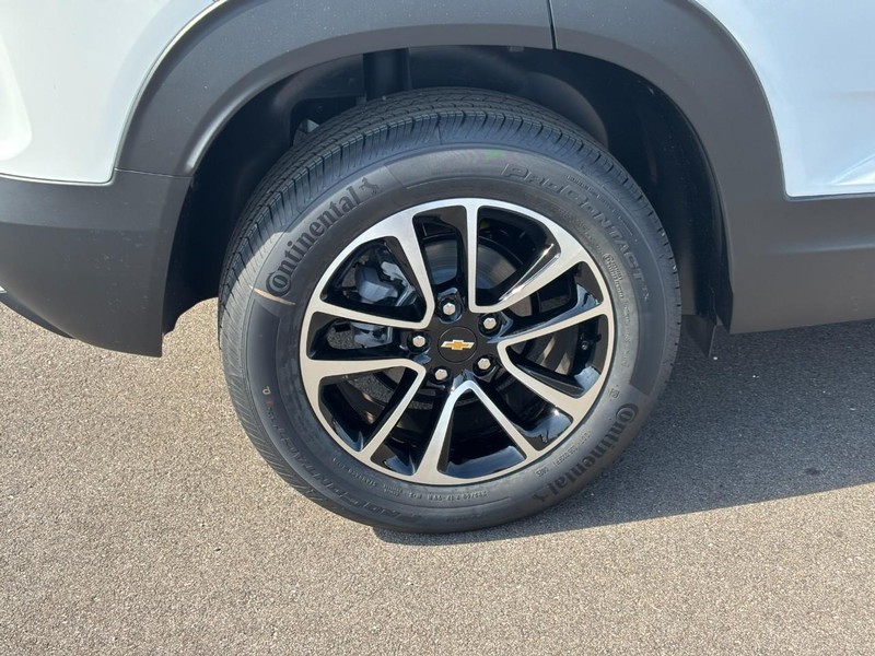 Chevrolet TrailBlazer Vehicle Image 04