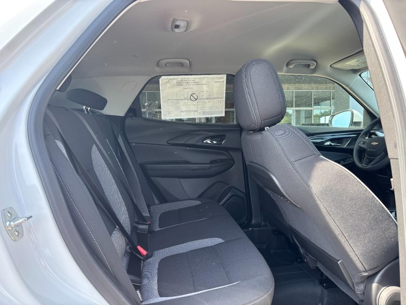 Chevrolet TrailBlazer Vehicle Image 05