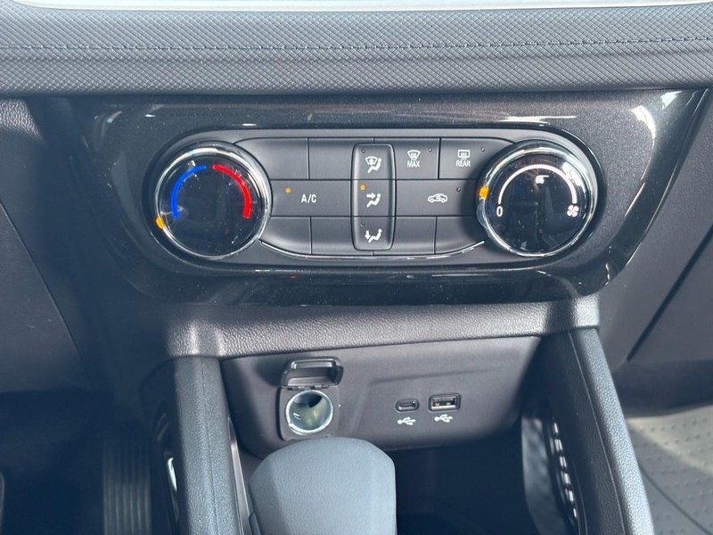 Chevrolet TrailBlazer Vehicle Image 09