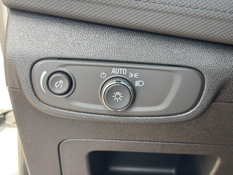 Chevrolet TrailBlazer Vehicle Image 11