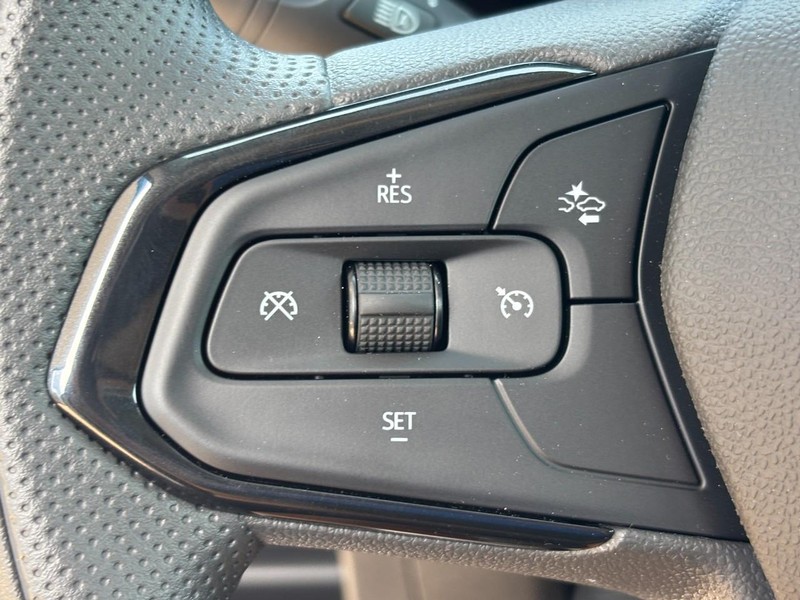 Chevrolet TrailBlazer Vehicle Image 12