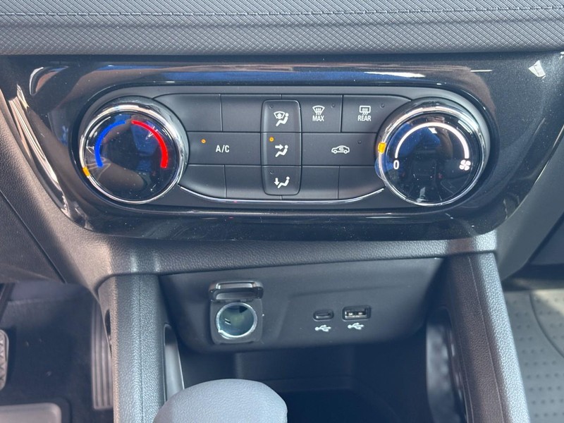 Chevrolet TrailBlazer Vehicle Image 17