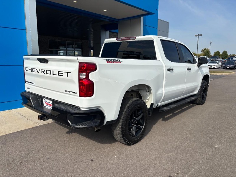 Chevrolet Silverado 1500 Vehicle Full-screen Gallery Image 03