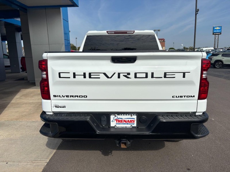 Chevrolet Silverado 1500 Vehicle Full-screen Gallery Image 05