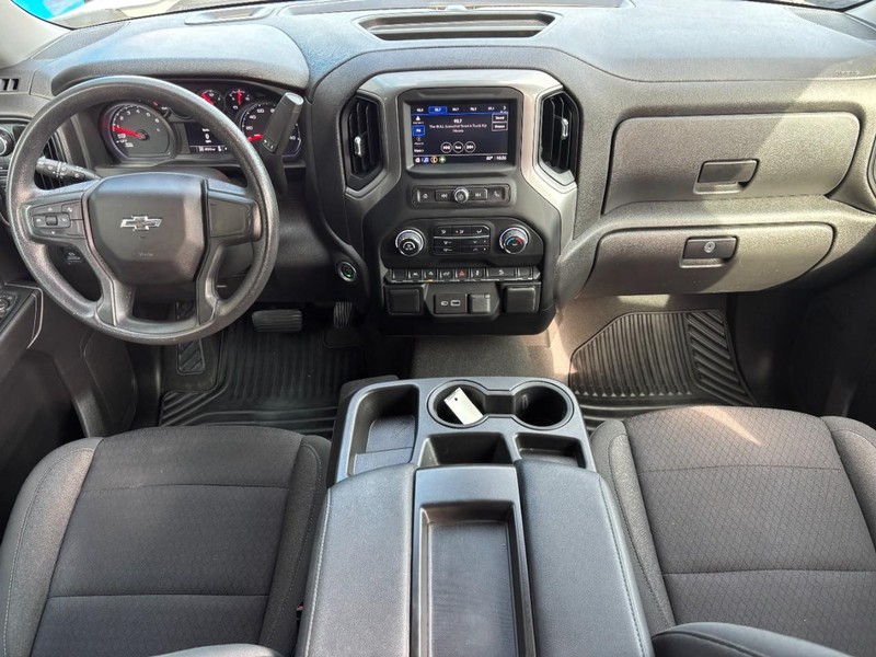 Chevrolet Silverado 1500 Vehicle Full-screen Gallery Image 11