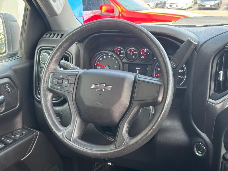 Chevrolet Silverado 1500 Vehicle Full-screen Gallery Image 12