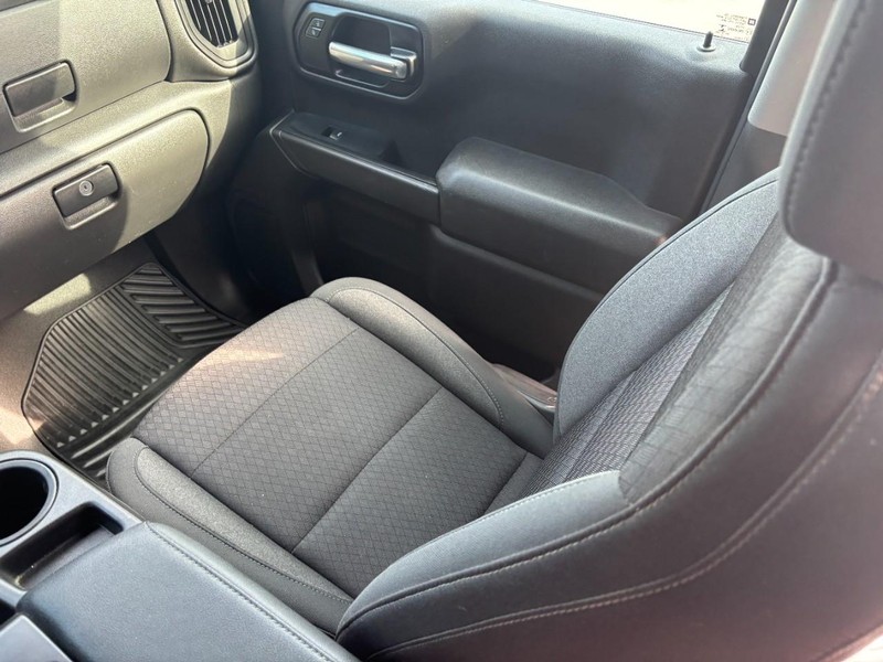 Chevrolet Silverado 1500 Vehicle Full-screen Gallery Image 15