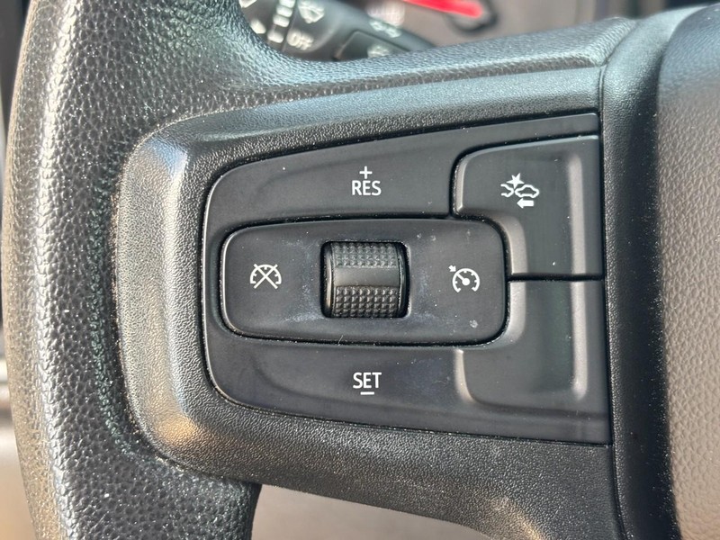 Chevrolet Silverado 1500 Vehicle Full-screen Gallery Image 17