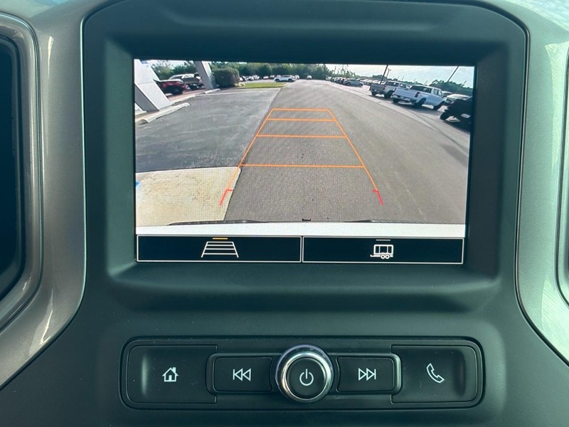 Chevrolet Silverado 1500 Vehicle Full-screen Gallery Image 20