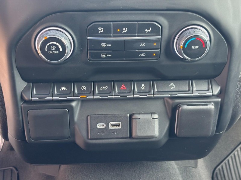 Chevrolet Silverado 1500 Vehicle Full-screen Gallery Image 21