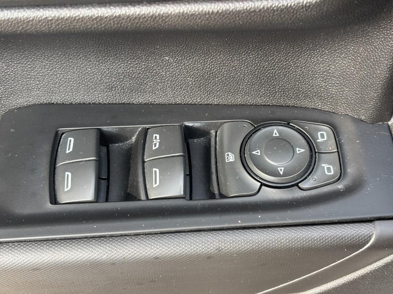 Chevrolet Silverado 1500 Vehicle Full-screen Gallery Image 22