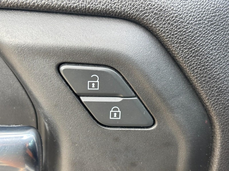 Chevrolet Silverado 1500 Vehicle Full-screen Gallery Image 23