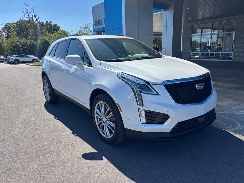Cadillac XT5 Vehicle Full-screen Gallery Image 02