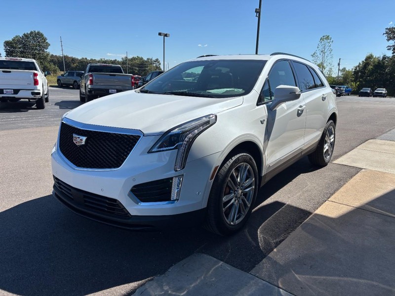 Cadillac XT5 Vehicle Full-screen Gallery Image 08