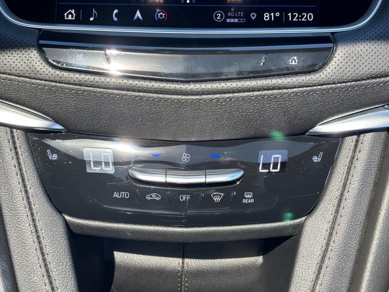 Cadillac XT5 Vehicle Full-screen Gallery Image 14