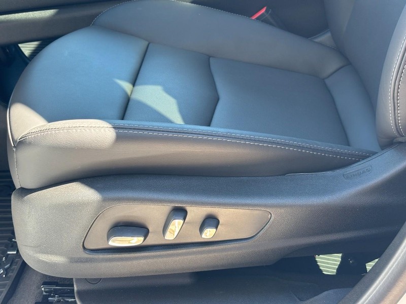 Cadillac XT5 Vehicle Full-screen Gallery Image 26