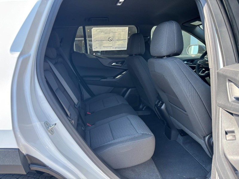 Chevrolet Equinox Vehicle Image 05