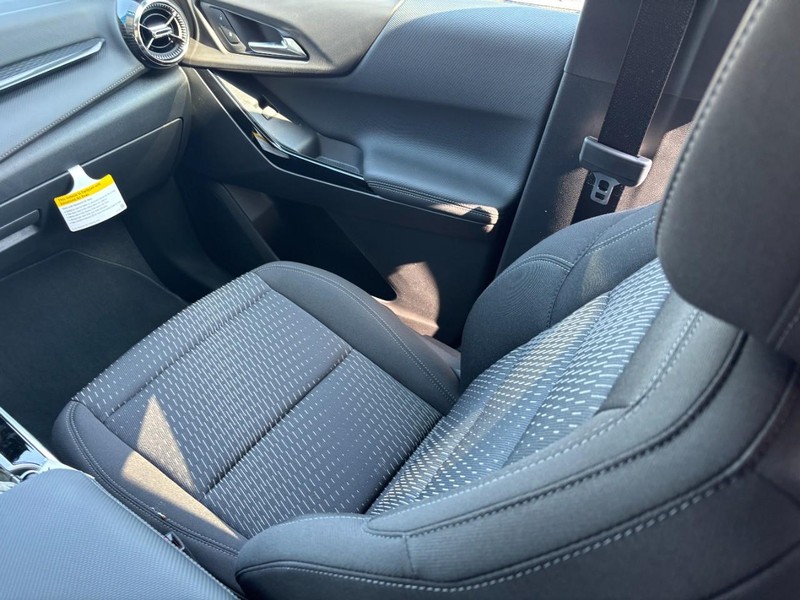 Chevrolet Equinox Vehicle Image 10