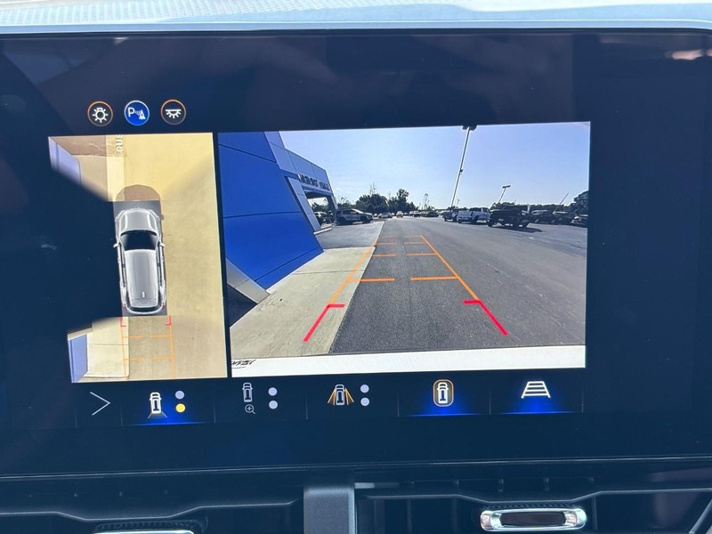 Chevrolet Equinox Vehicle Image 16