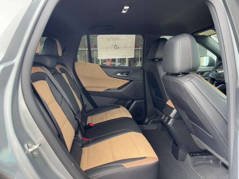 Chevrolet Equinox Vehicle Image 05